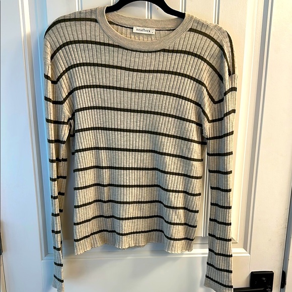 Neuflora Fairbanks Top - Picture 3 of 6